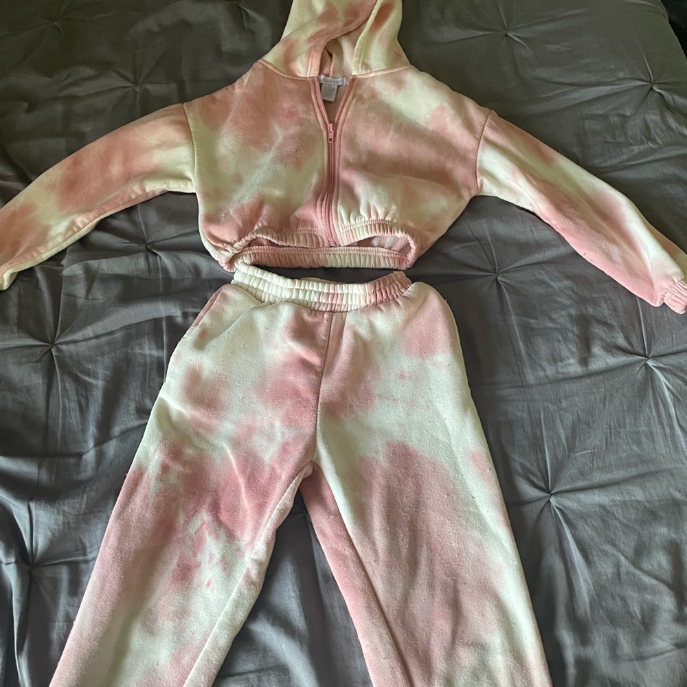 Girls size 7 cropped zip up hoodie and jogger set